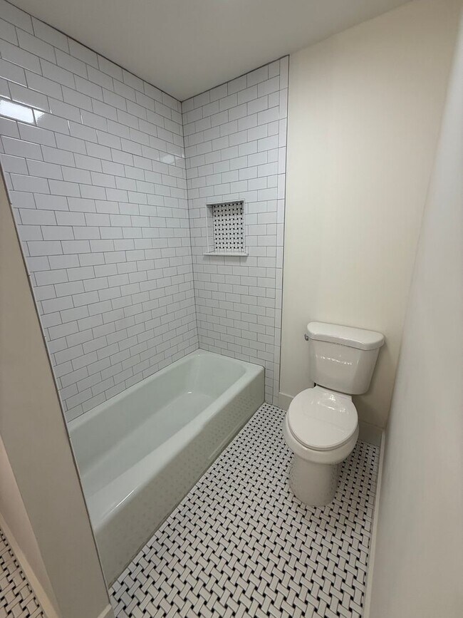 Building Photo - 185 Landor Dr