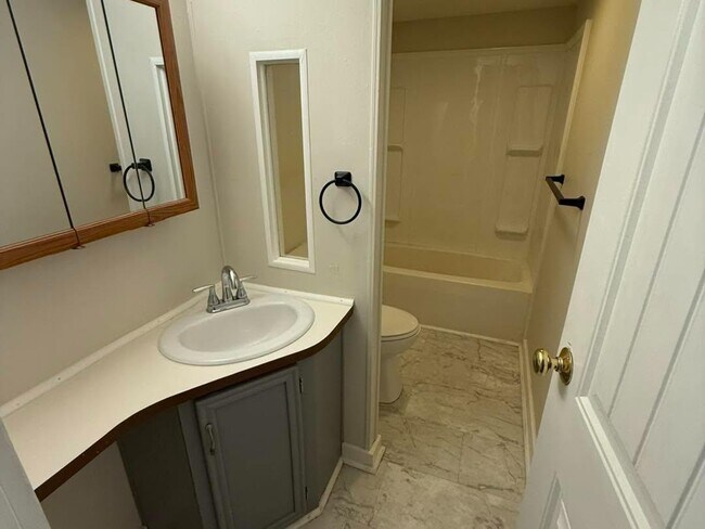 Building Photo - 7 Burts Way