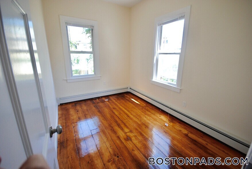 Building Photo - 154 Bennington St