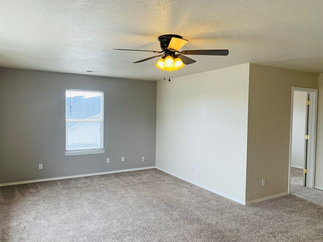 Building Photo - Beautiful Home with Separate Office/Bonus ...