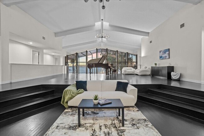 Building Photo - 3824 Gaines Dr