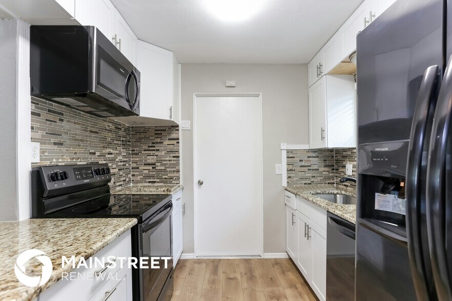 Building Photo - 3828 Neptune Dr SE