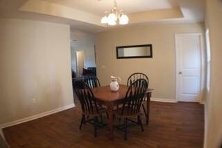 Dining area - 472 Jester Street