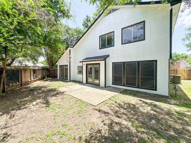 Building Photo - 10610 Mills Prairie St