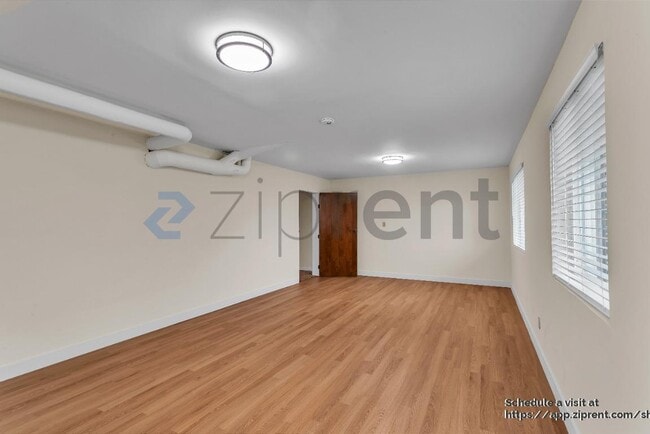 Building Photo - 280 Prague St