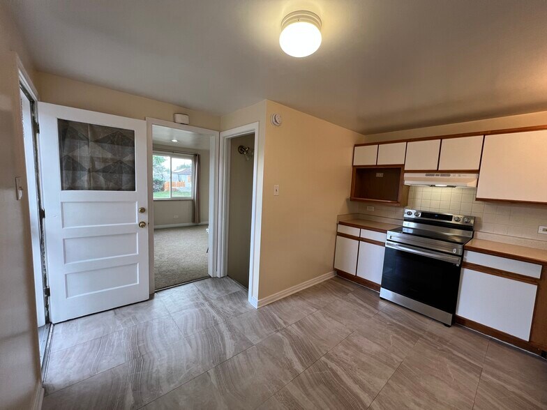 Building Photo - 1328 S Beach Ct
