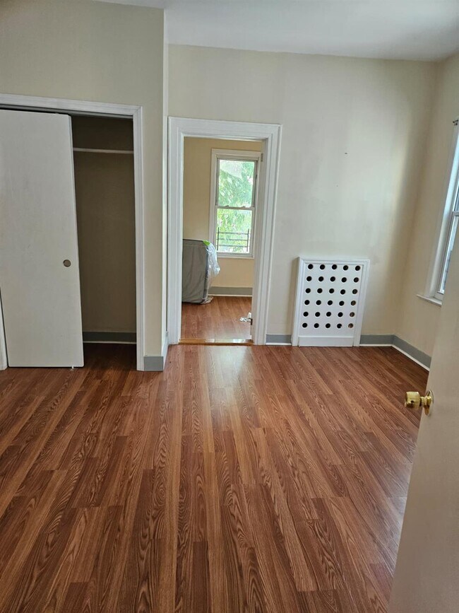 Primary Photo - 4334 Barnes Ave