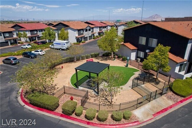 Building Photo - 540 W Horizon Ridge Pkwy