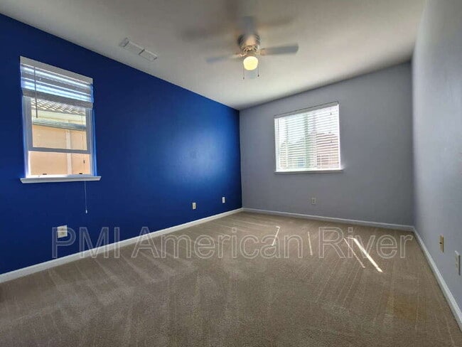 Building Photo - 5421 Noyack Way