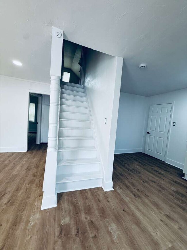 Building Photo - 124 E Northrup Dr