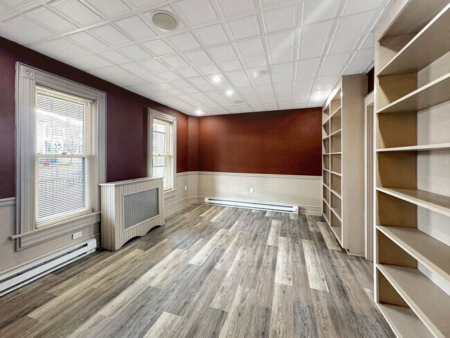 Building Photo - 144 Bloom St