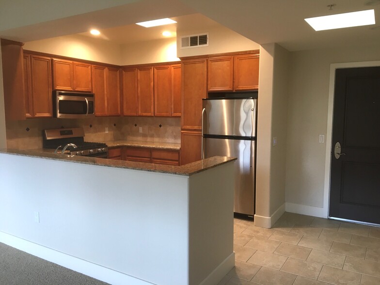 V307 kitchen - Villa Del Rey Apartments