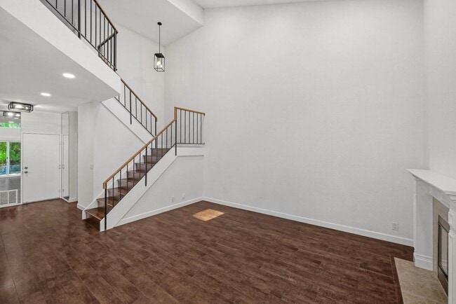 Building Photo - 1286 Crestpoint Dr