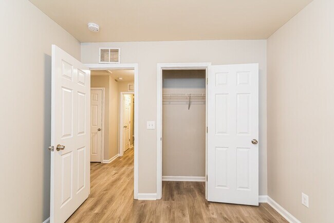 Building Photo - 821 Skinner Dr