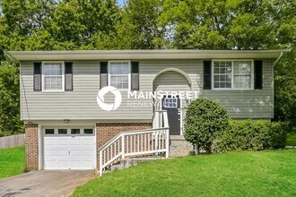 Building Photo - 3 Bedroom Pet-Friendly Home in Knoxville, TN with Main Street Renewal