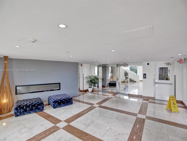 Building Photo - 10350 W Bay Harbor Dr