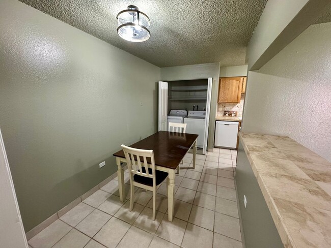 Building Photo - Charming 2BR Condo in Denver