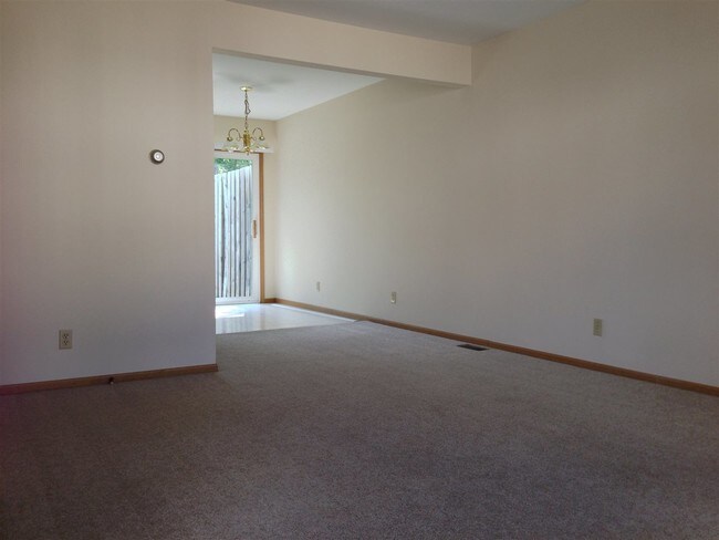 Building Photo - 4907 Hedgewood Dr