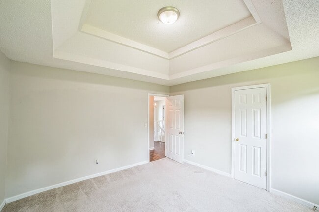 Building Photo - Spacious 5BR House in Fairburn