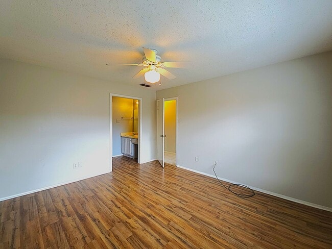 Building Photo - Get ready to fall in love with comfortable, carefree living at Courtyard Condominiums in Tyler, TX!