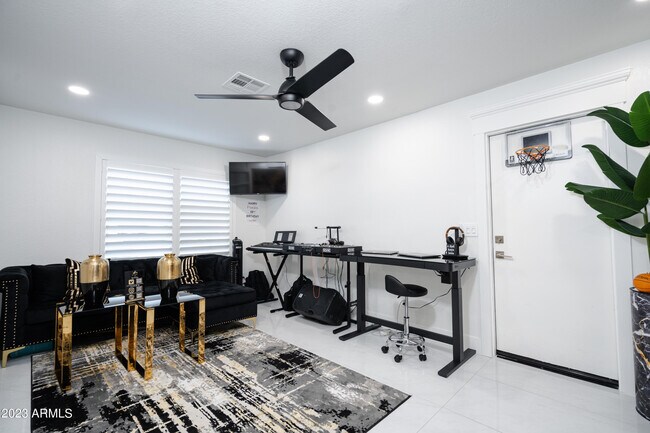 Building Photo - 2257 W Roy Rogers Rd