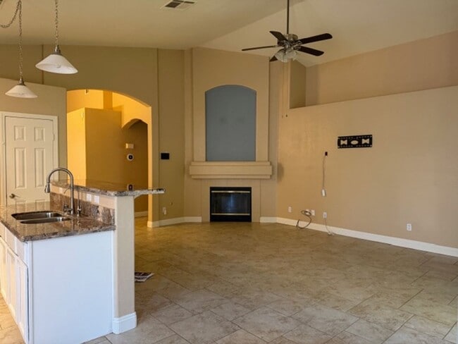 Building Photo - GORGEOUS 4 BEDROOM SINGLE STORY HOME