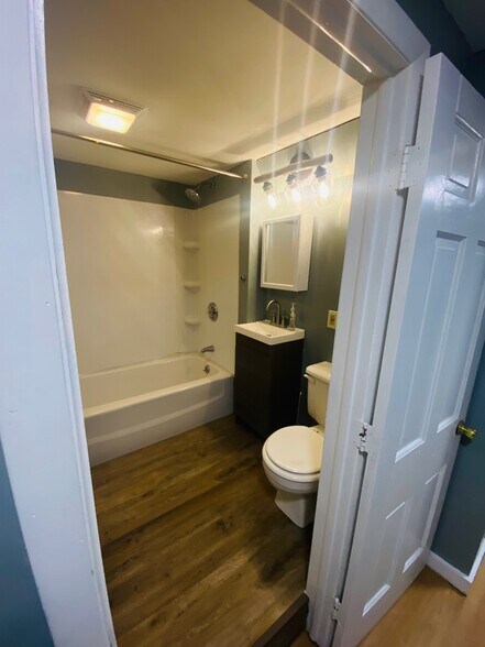 bath - 34 Allen Rd