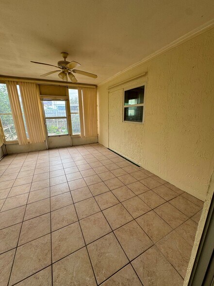 Building Photo - 9945 Woodridge Ct