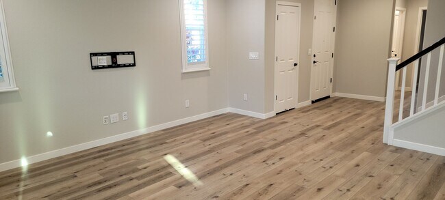 Building Photo - Gorgeous 4 bedroom 3 bath in Fiddyment Farm