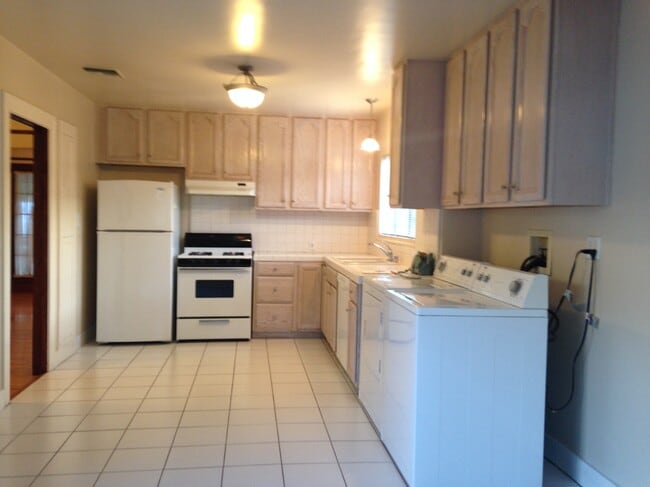 Building Photo - 1803 Orchard Ave