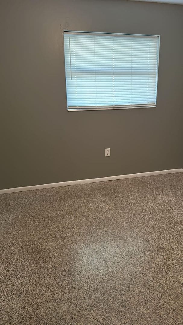 Building Photo - Beautiful & Cozy 4 bedrooms 2 bathrooms property in Sarasota!