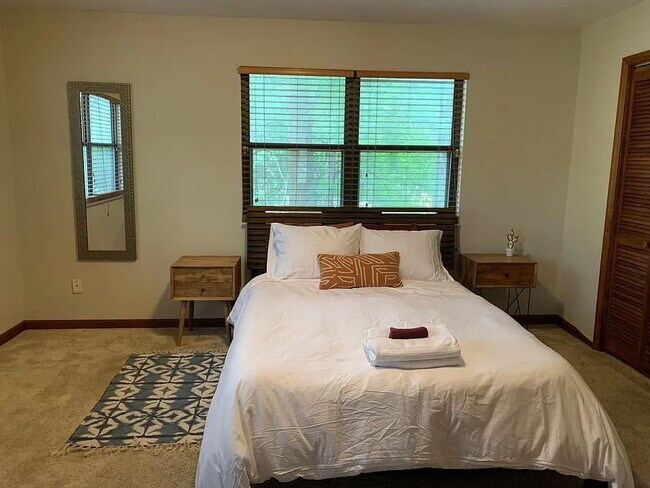 Building Photo - "Charming 2-Bed, 2-Bath Retreat with 1116 Sq. Ft. of Comfort in Tallahassee!"