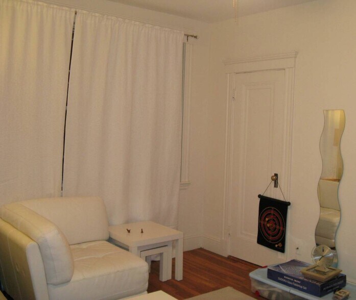 Living room/Bedroom - 1699 Cambridge St