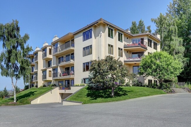Building Photo - 333 M St