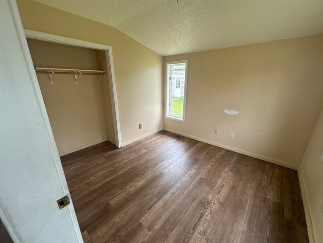 Building Photo - 3 bedroom Home