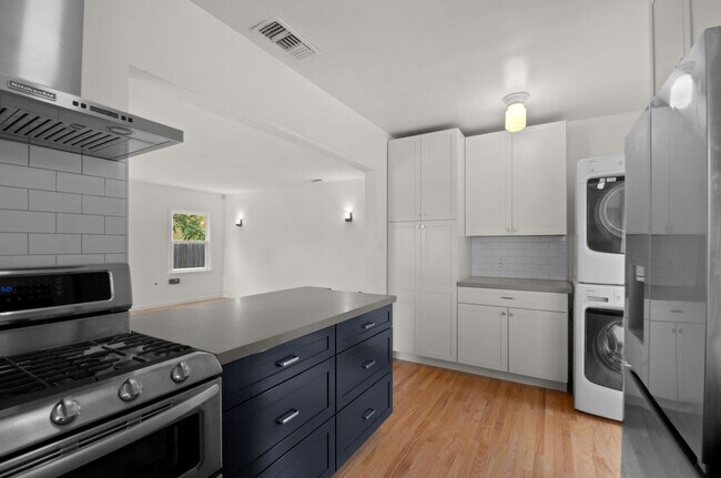 Building Photo - 10944 Aletta Ave