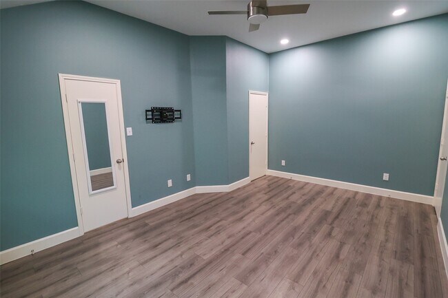 Building Photo - 1023 Aster Rd
