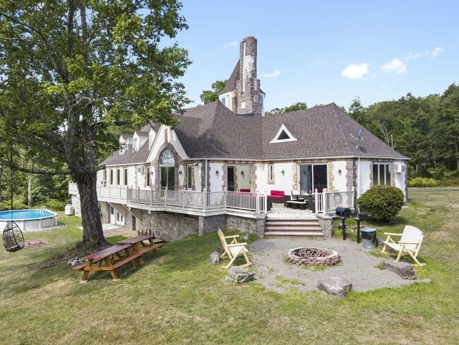 Building Photo - One of a kind Castle on the Hill for Rent! Minimum 1 month lease