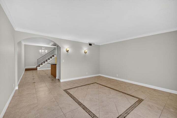 Building Photo - 382 Golfview Rd