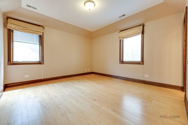 Building Photo - 339 Taft Ct
