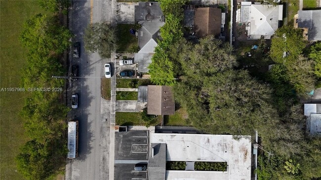 Building Photo - 1215 NE 127th St