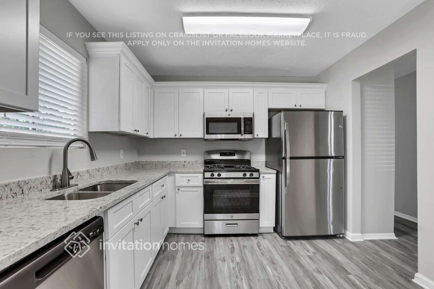 Building Photo - 2211 Doral Ct SW