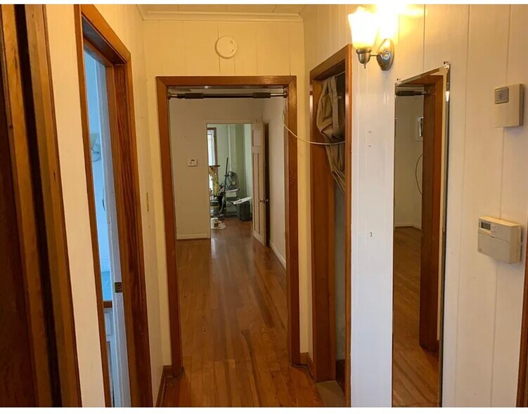 Building Photo - 209 Audubon St