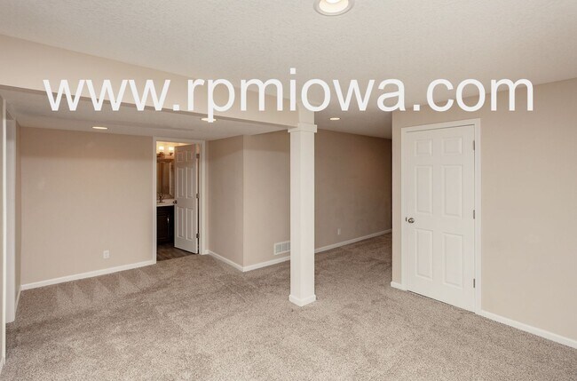 Building Photo - ESTABLISHED NEIGHBORHOOD!!! 4 Bedroom, 3 Bath Home in Ankeny