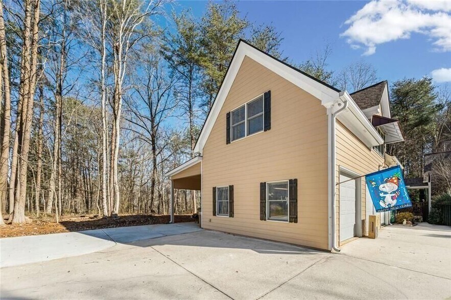 Building Photo - 4640 Chestatee Pointe Rd