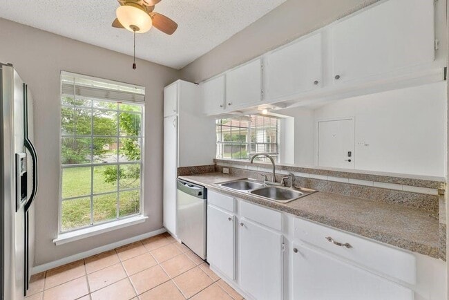 Building Photo - 7601 Woodstone Cove