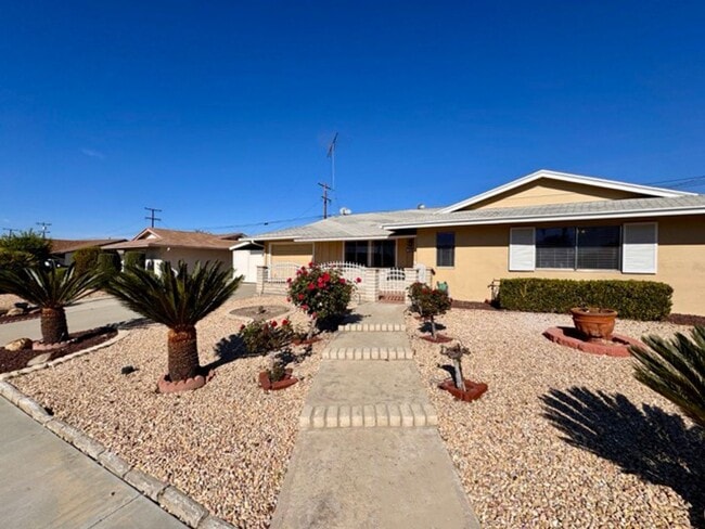 Building Photo - 55+ 2 bedroom 2 bathroom Sun City home for LEASE!