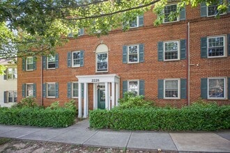 Building Photo - Spacious 2BR/1BA in Rock Creek Gardens!