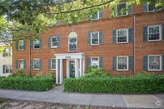 Building Photo - Spacious 2BR/1BA in Rock Creek Gardens!
