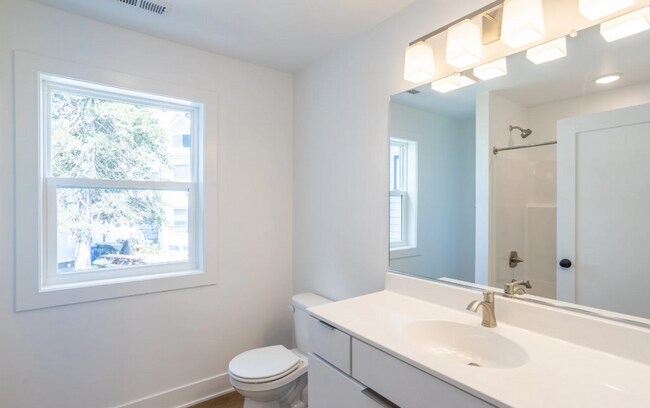 Building Photo - 804 Delaware Ave